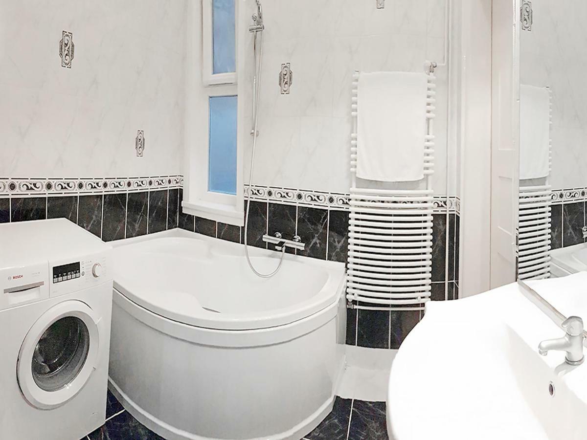 Apartment Akacfa 36 91 Mt 3 Bedroom District 7 Budapest